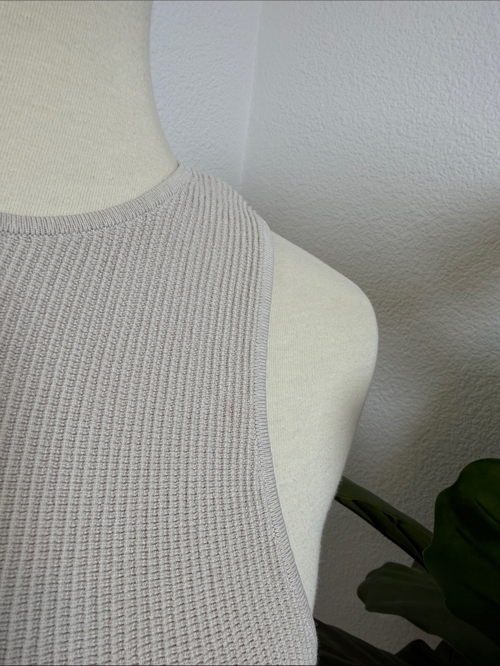 Aritzia Ribbed Knit Crew Neck - Picture 3 of 12